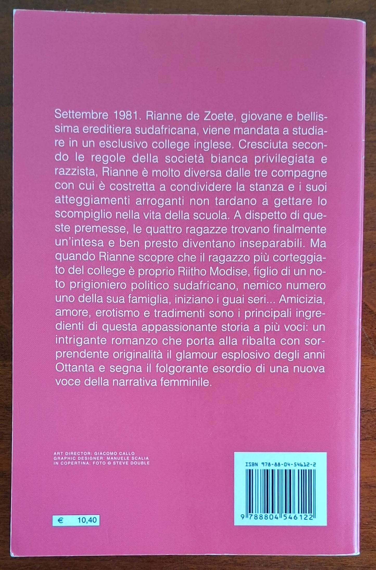 Il mondo ai miei piedi - Lesley Lokko - Mondadori Oscar