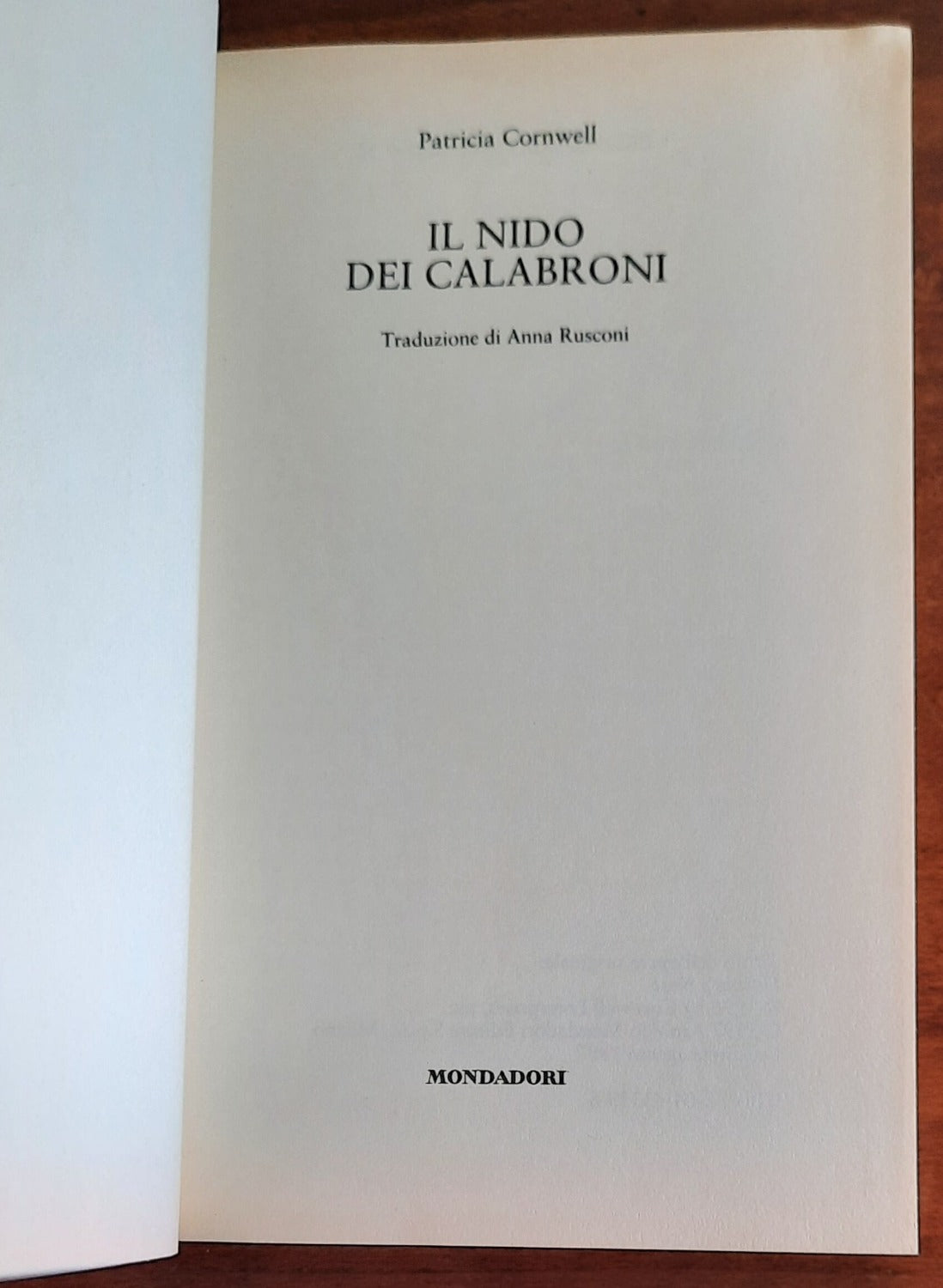 Il nido dei calabroni - Mondadori - Libreria Biellese