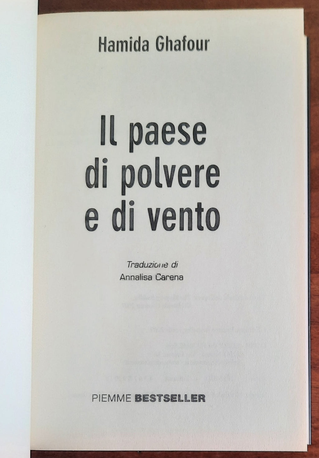 Il paese di polvere e di vento - di Hamida Ghafour