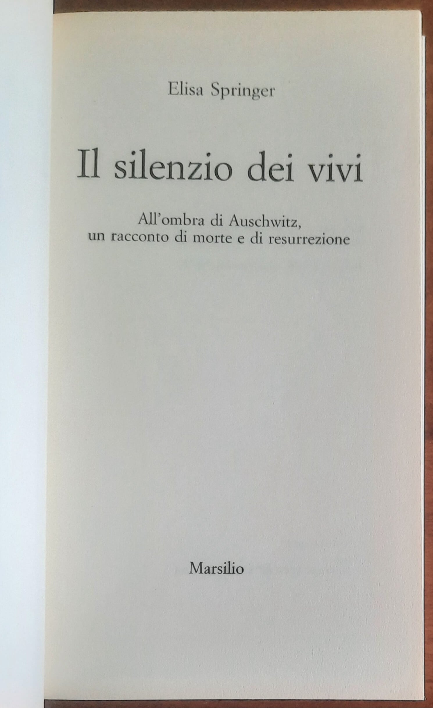 Il silenzio dei vivi. All’ombra di Auschwitz, un racconto di morte e di resurrezione