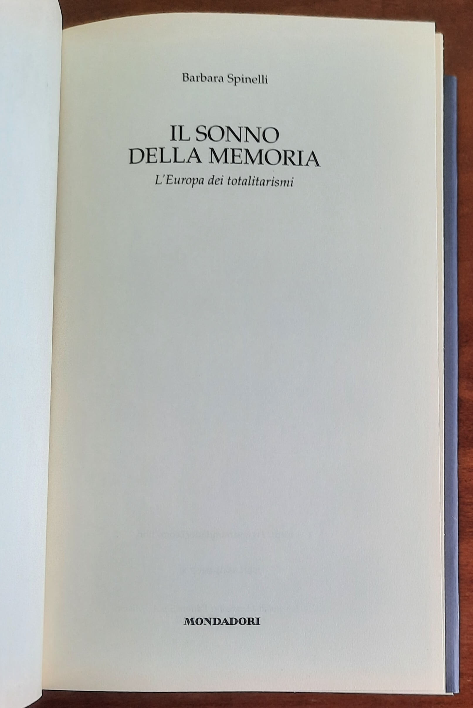 Il sonno della memoria. L’Europa dei totalitarismi - di Barbara Spinelli