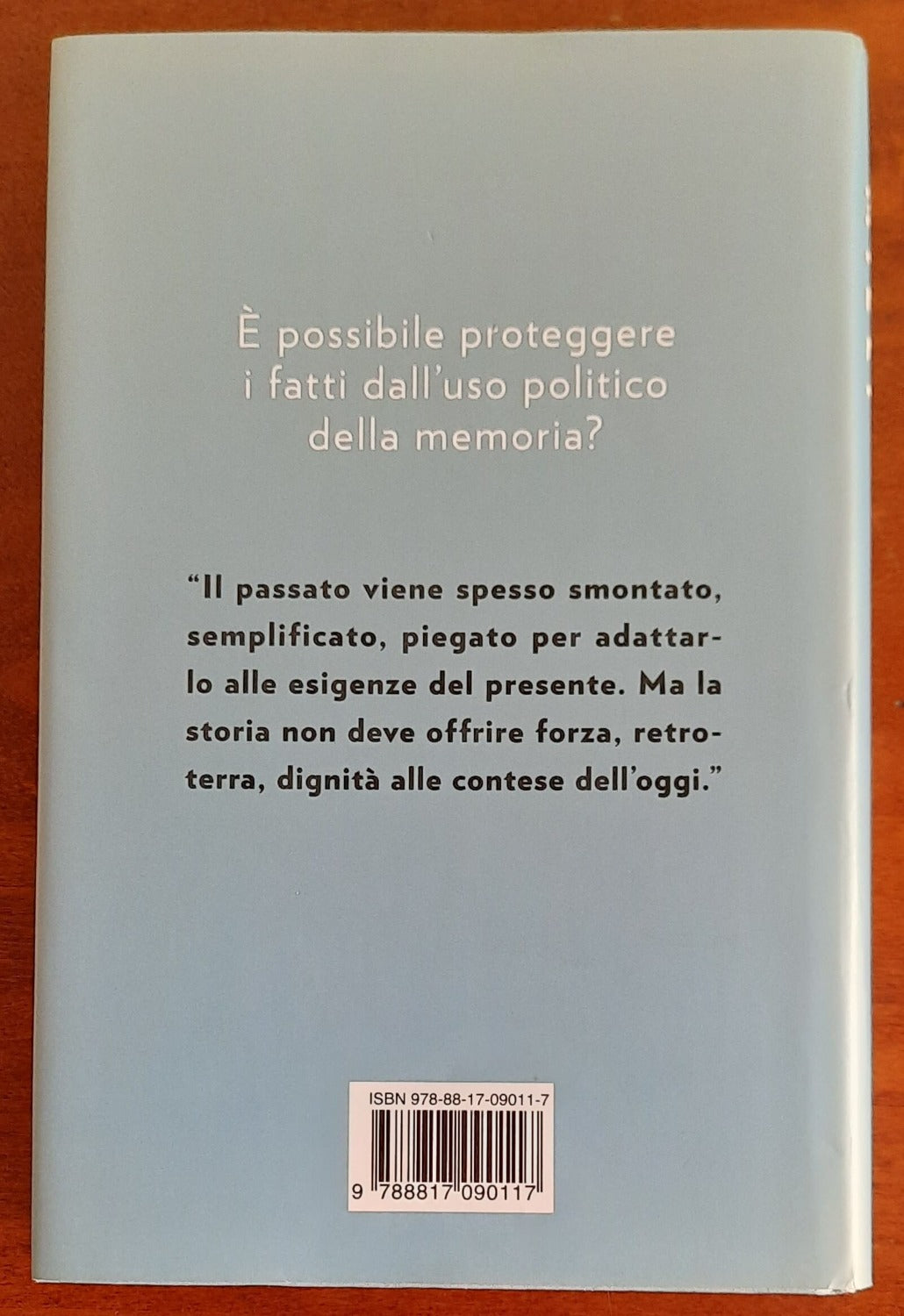 In guerra con il passato. Le falsificazioni della storia - Libreria Biellese