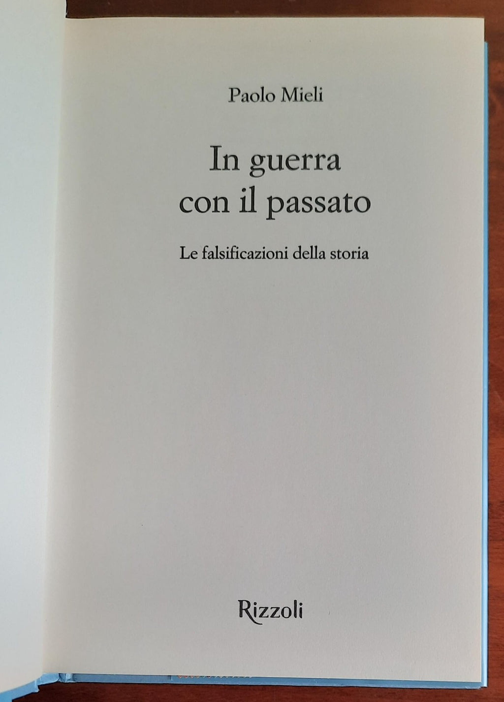 In guerra con il passato. Le falsificazioni della storia - Libreria Biellese