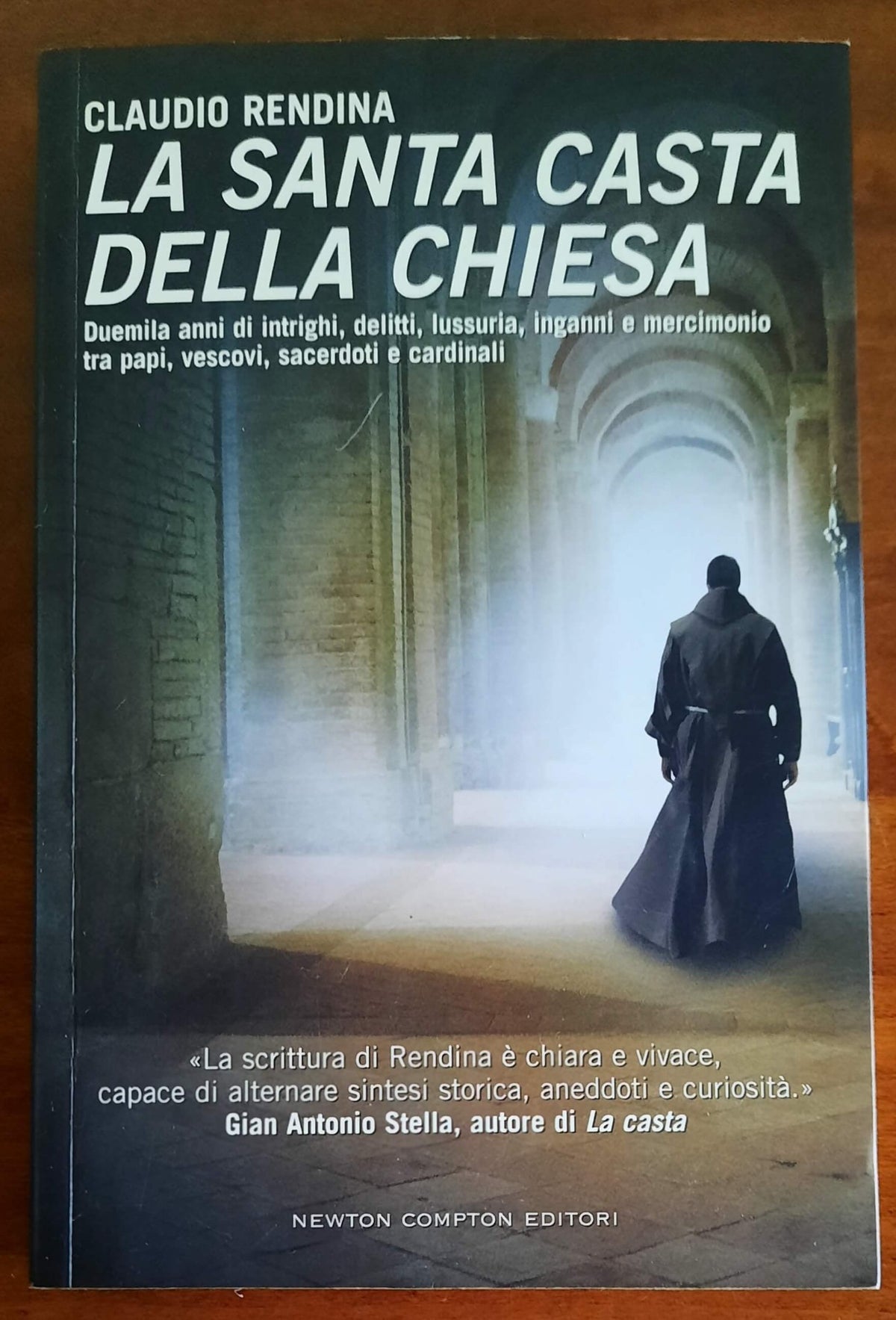 La santa casta della Chiesa. Duemila anni di intrighi, delitti, lussuria, inganni e mercimonio tra papi, vescovi, sacerdoti e cardinali