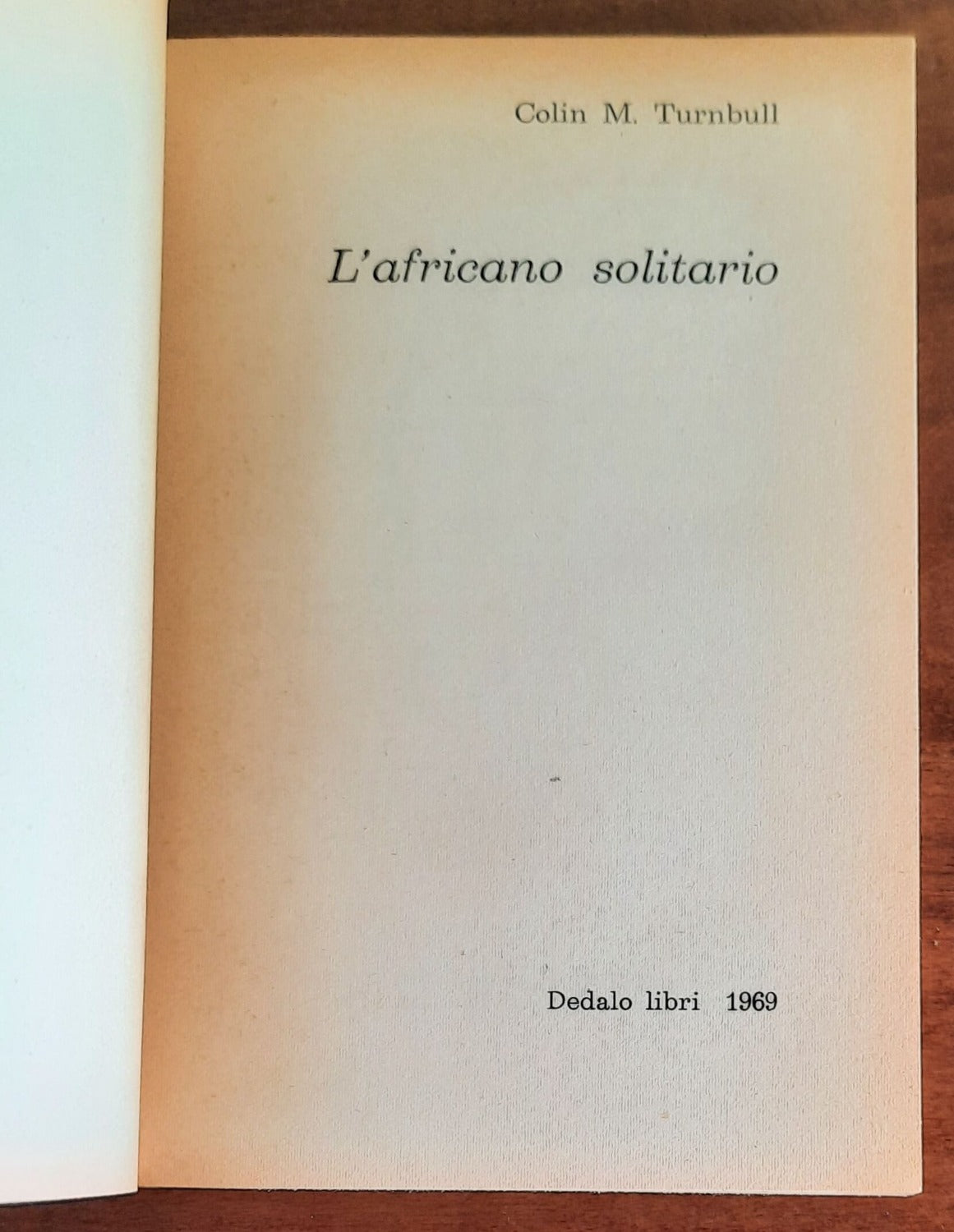 L’africano solitario - di Colin M. Turnbull