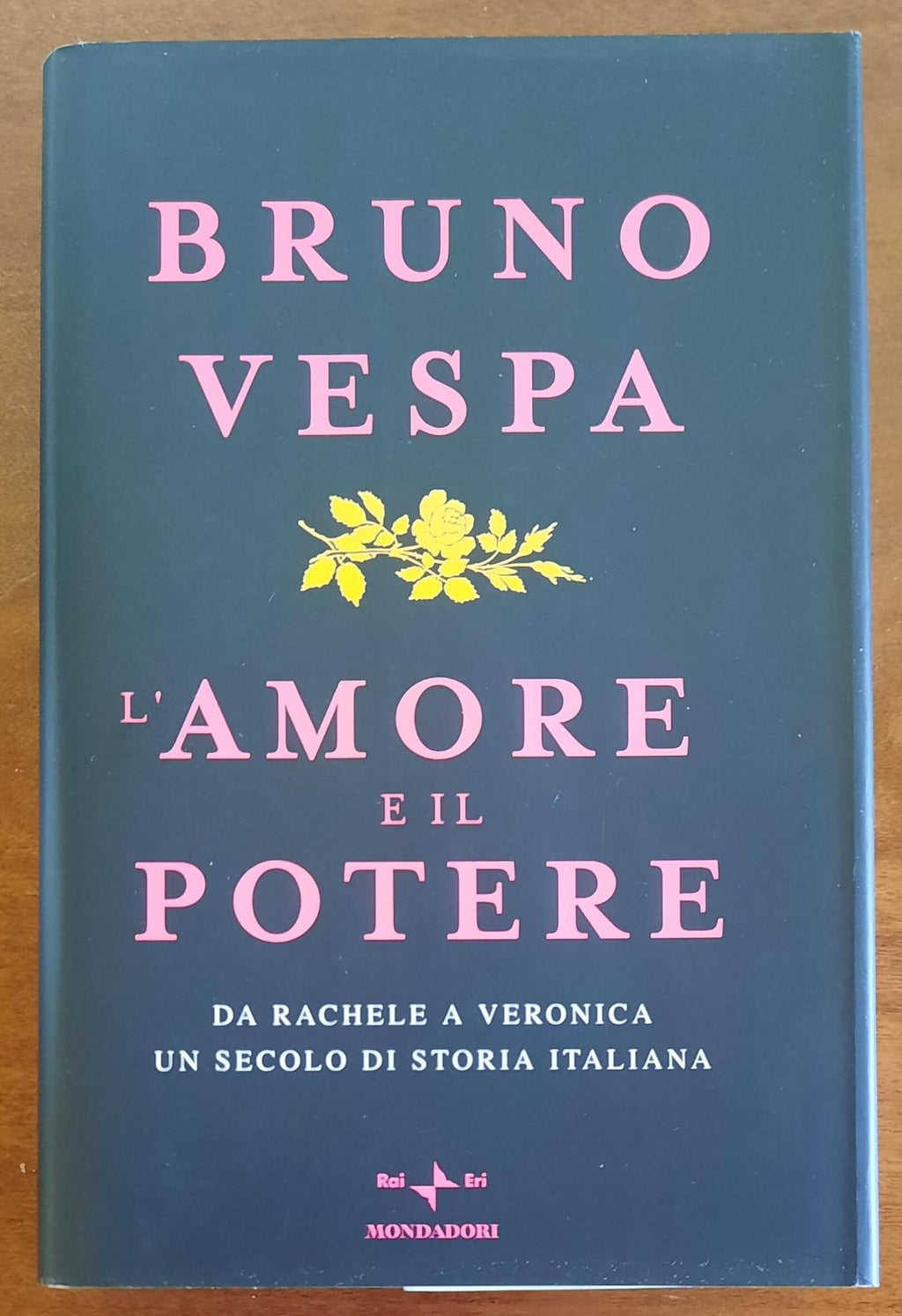 L’ amore e il potere. Da Rachele a Veronica, un secolo di storia italiana