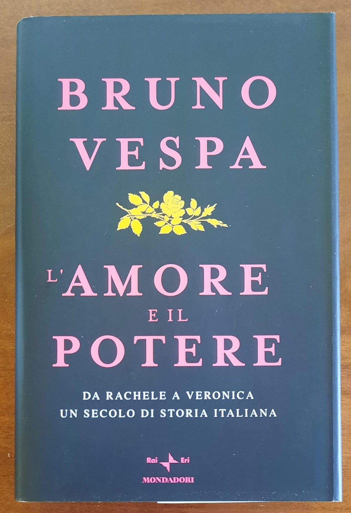 L’ amore e il potere. Da Rachele a Veronica, un secolo di storia italiana