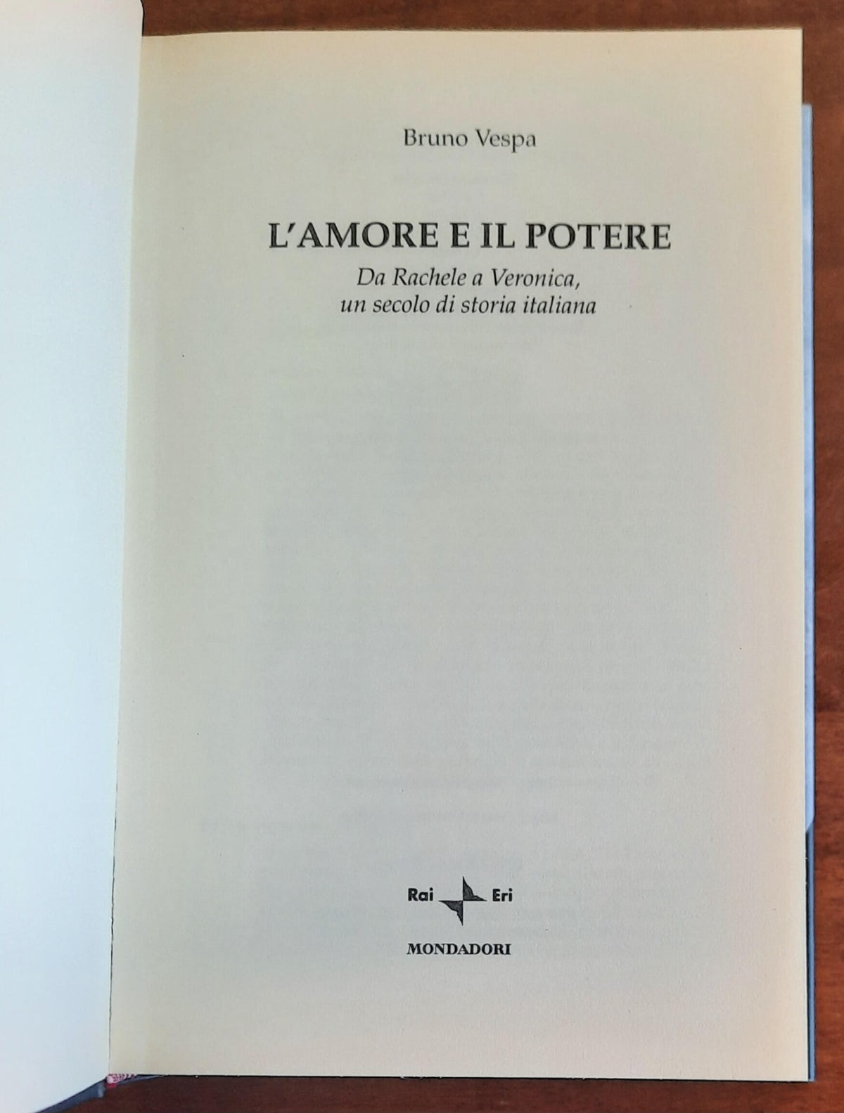 L’ amore e il potere. Da Rachele a Veronica, un secolo di storia italiana