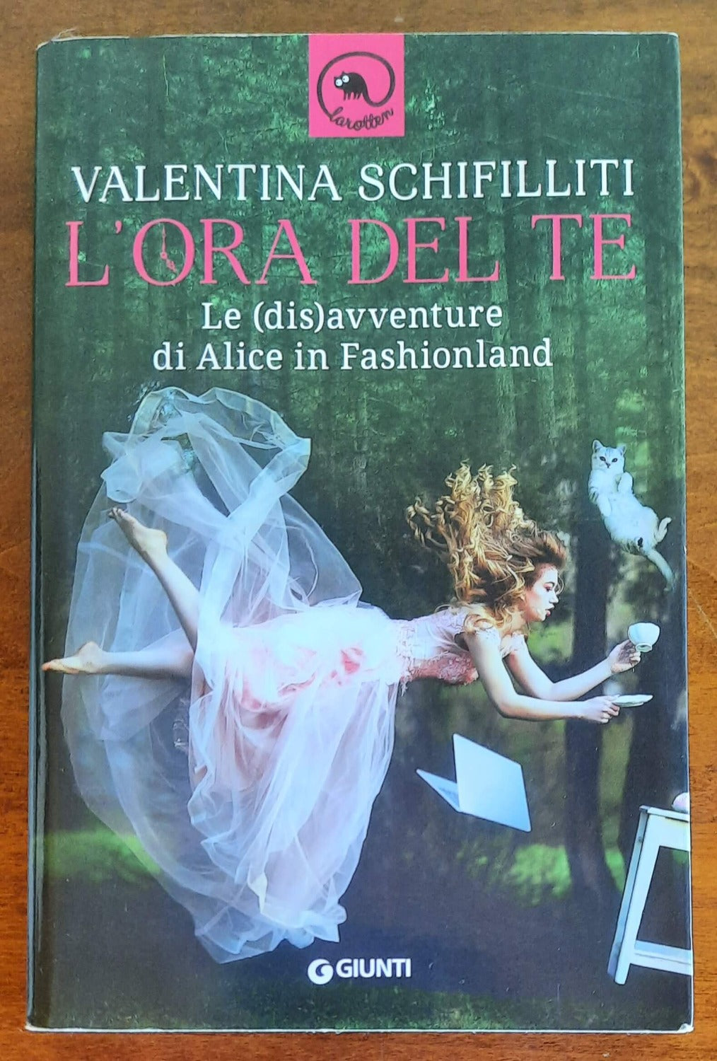 L’ ora del te. Le (dis)avventure di Alice in Fashionland