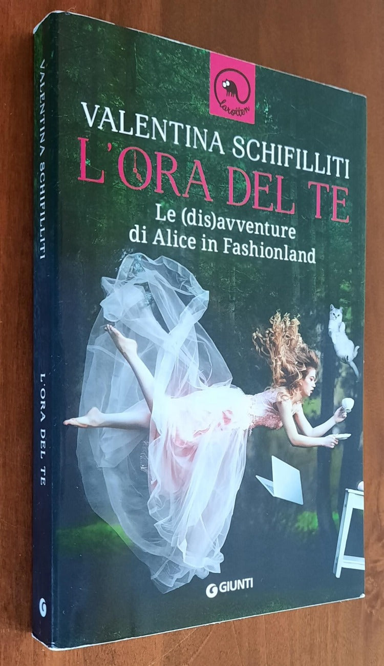 L’ ora del te. Le (dis)avventure di Alice in Fashionland - Libreria Biellese