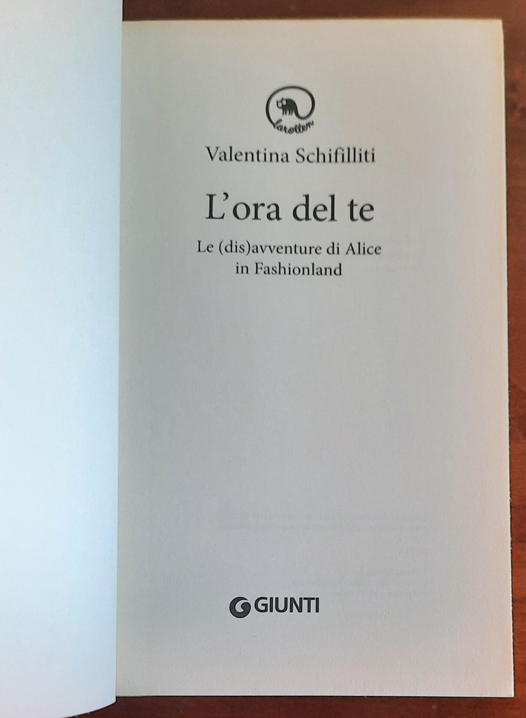 L’ ora del te. Le (dis)avventure di Alice in Fashionland - Libreria Biellese