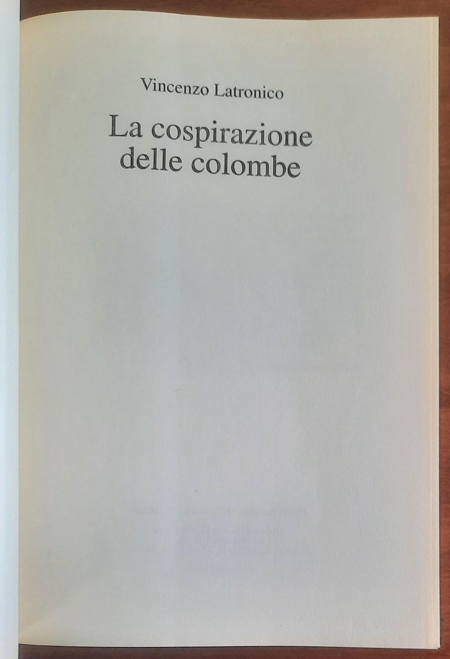 La cospirazione delle colombe - di Vincenzo Latronico - Mondolibri