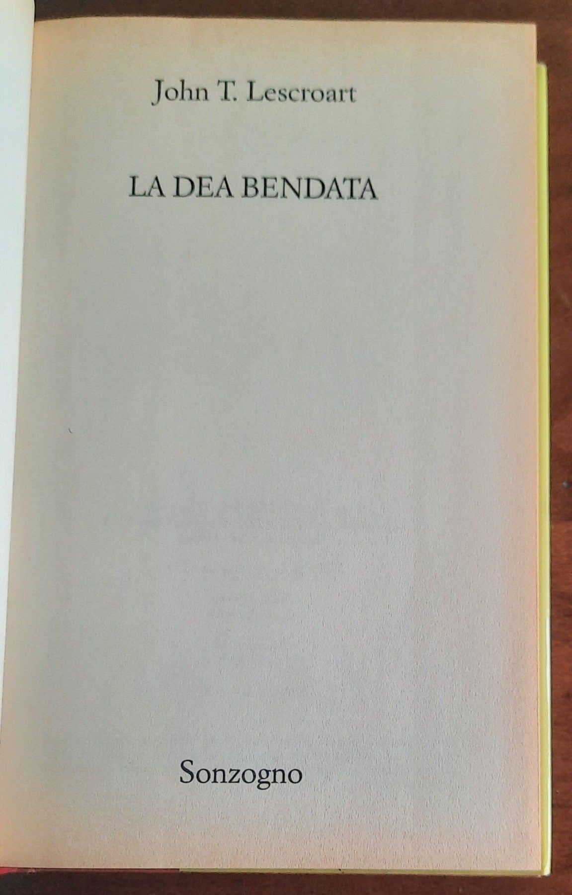 La dea bendata - di John T. Lescroart - Sonzogno