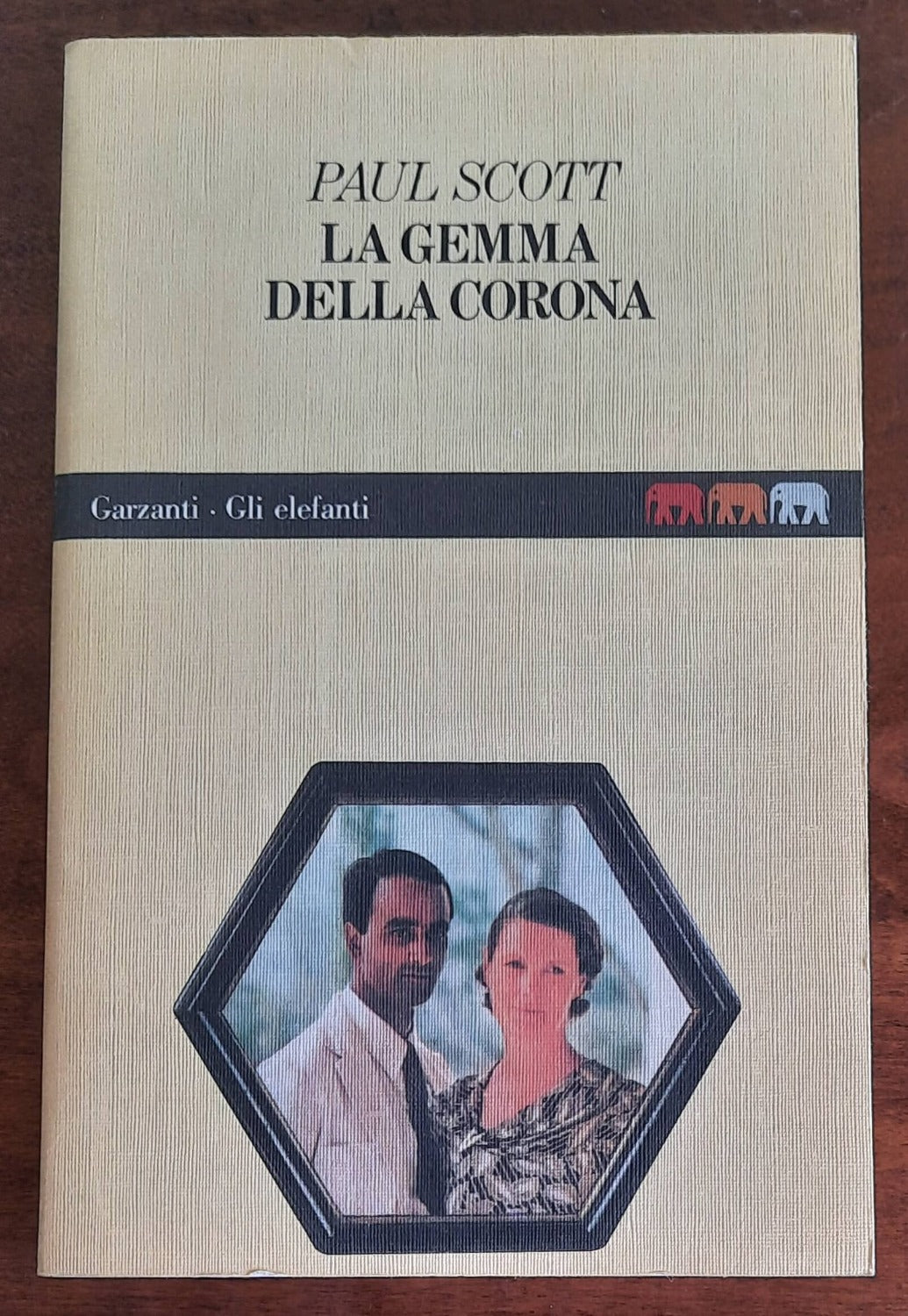 La gemma della corona - di Paul Scott