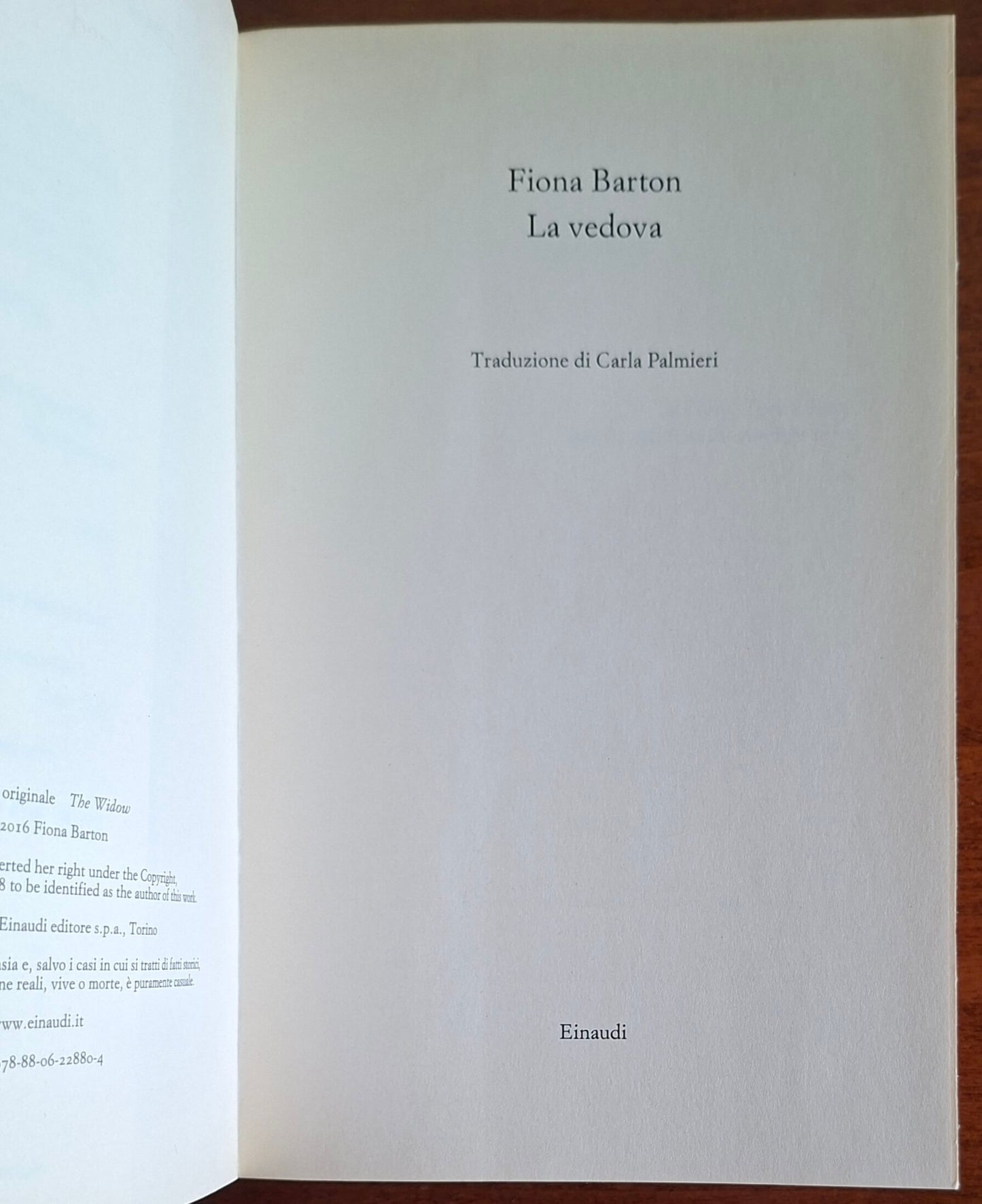 La vedova - di Fiona Barton - Einaudi
