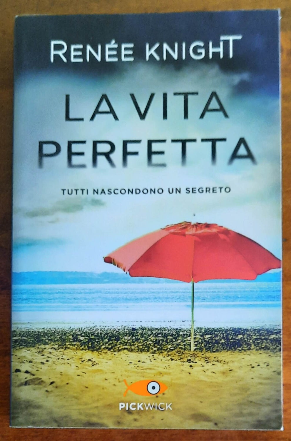 La vita perfetta. Tutti nascondono un segreto - Libreria Biellese