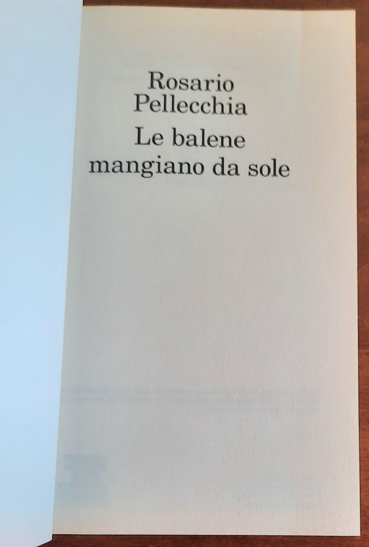 Le balene mangiano da sole - di Rosario Pellecchia - Feltrinelli