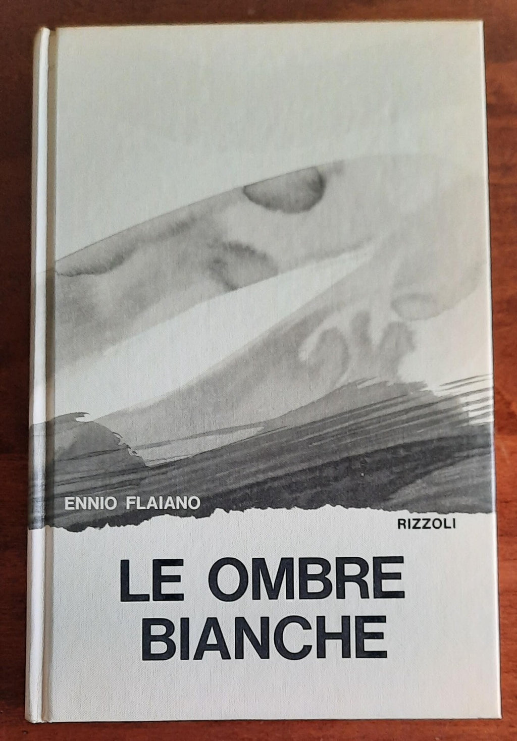 Le ombre bianche - Rizzoli - Libreria Biellese