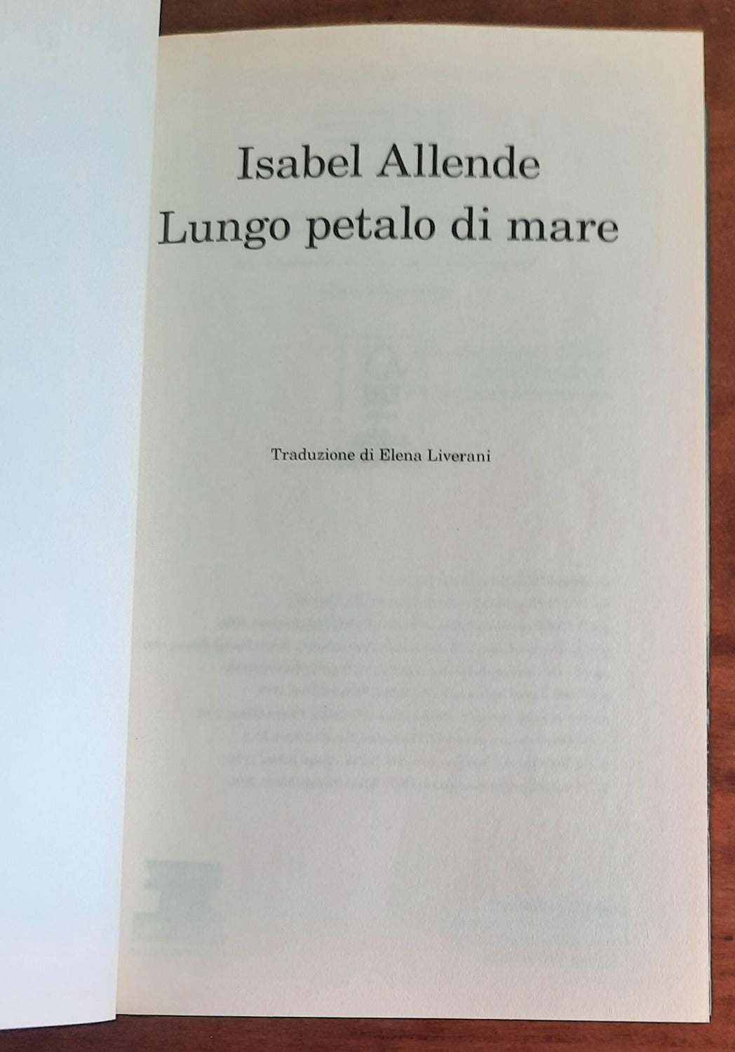 Lungo petalo di mare - di Isabel Allende