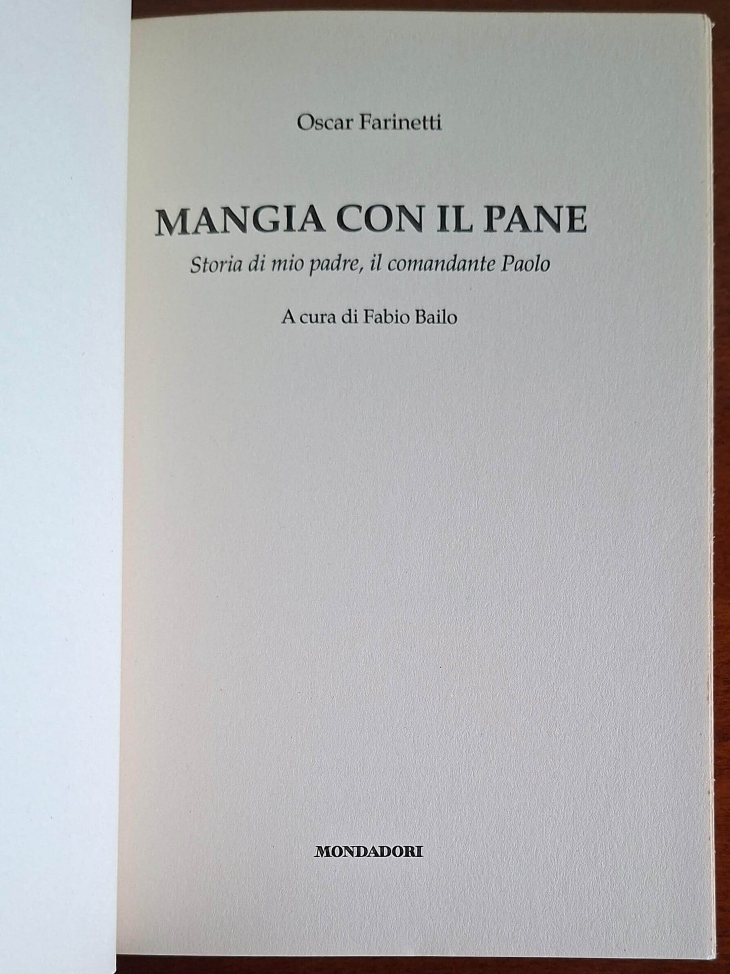 Mangia con il pane. Storia di mio padre, il comandante Paolo - Oscar Farinetti