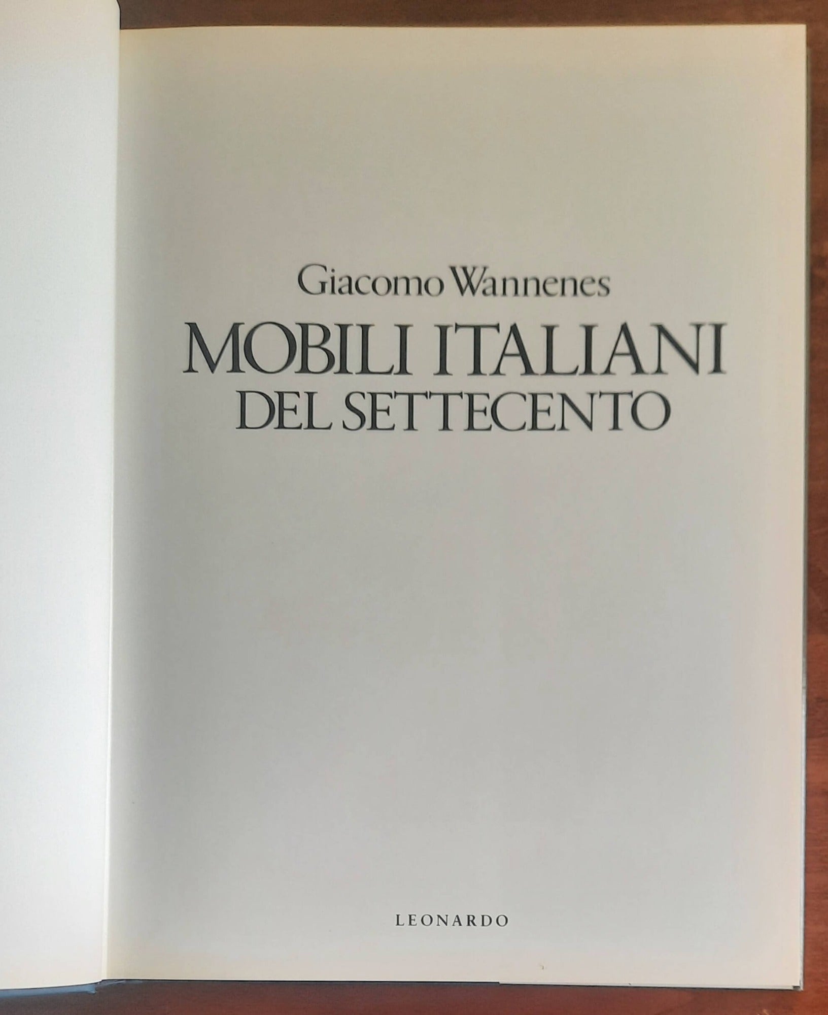 Mobili italiani del Settecento + Mobili francesi del Settecento