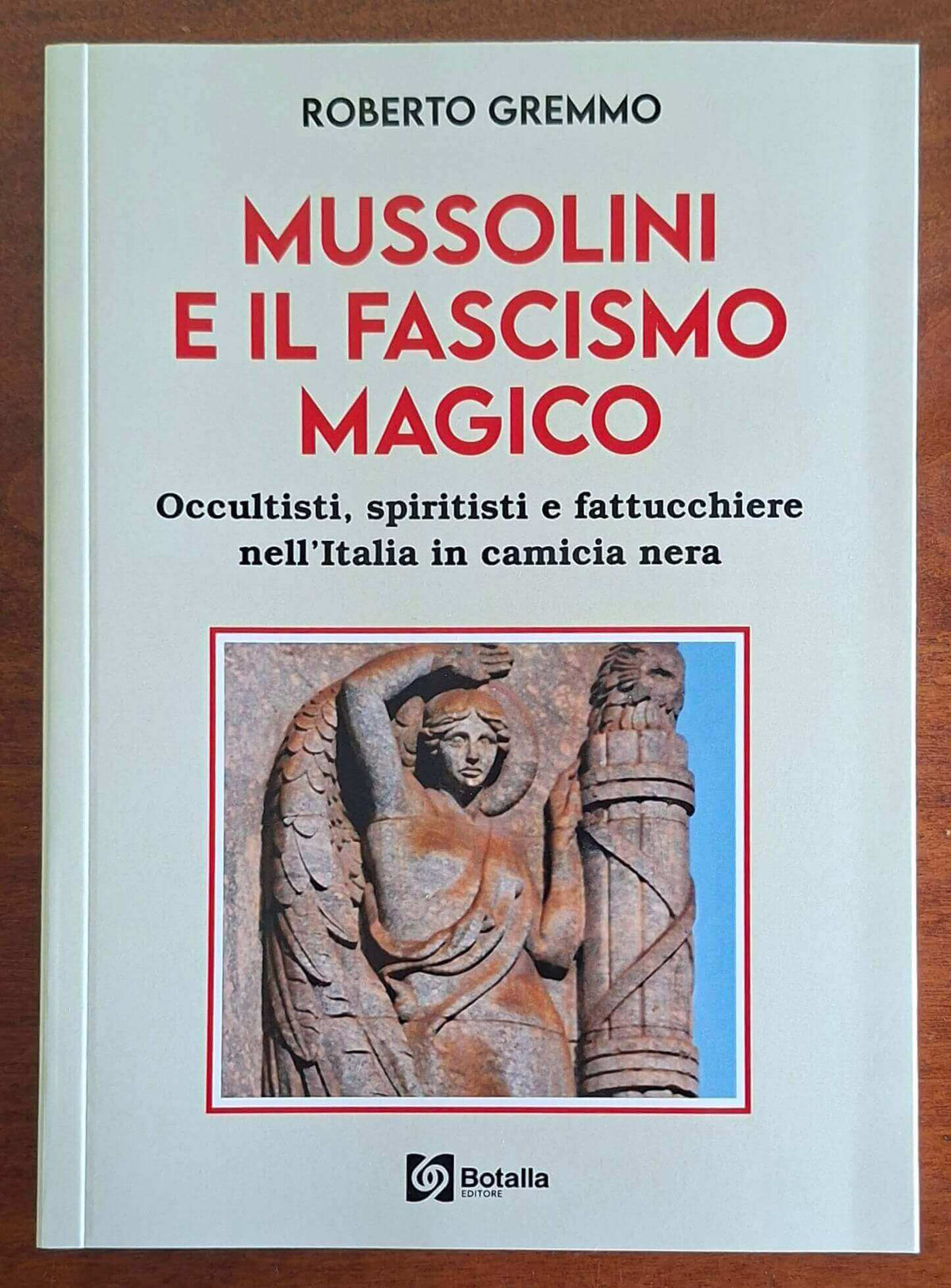 Mussolini e il fascismo magico. Occultisti, spiritisti e fattucchiere nell'Italia in camicia nera