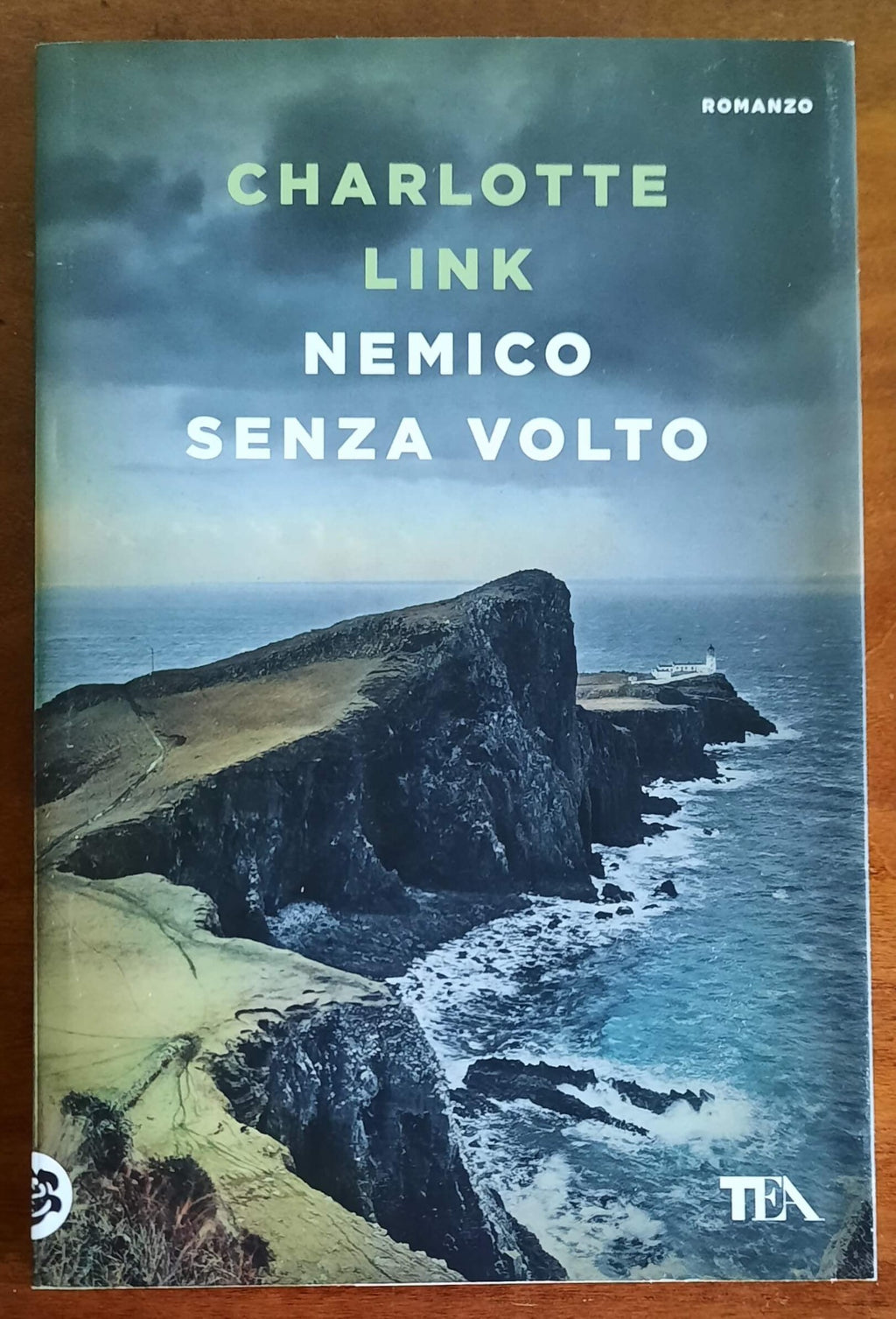 Nemico senza volto - di Charlotte Link