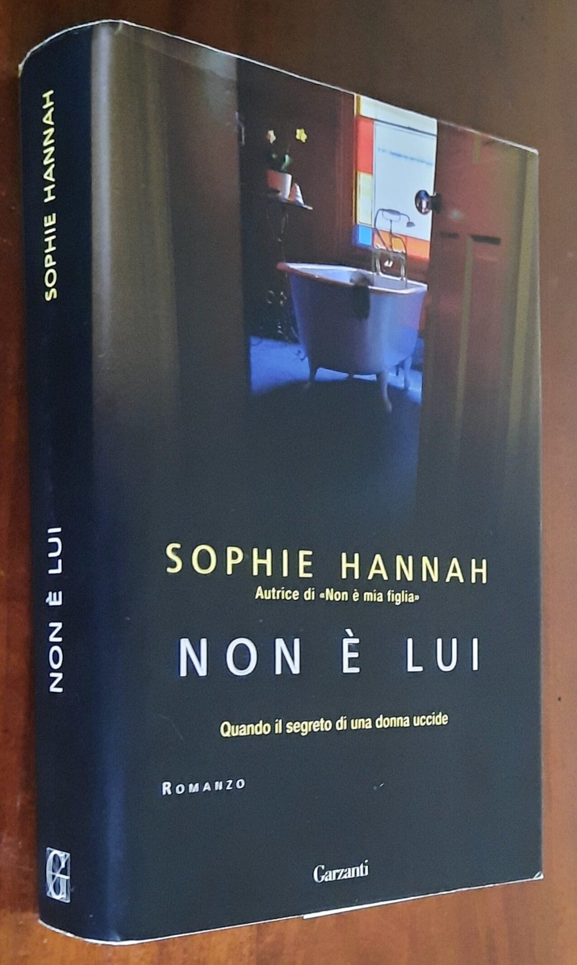 Non è lui - di Sophie Hannah