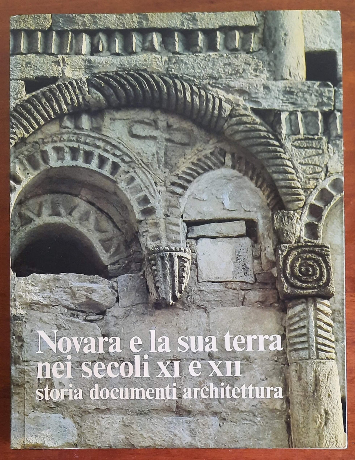 Novara e la sua terra nei secoli XI e XII. Storia, documenti, architettura