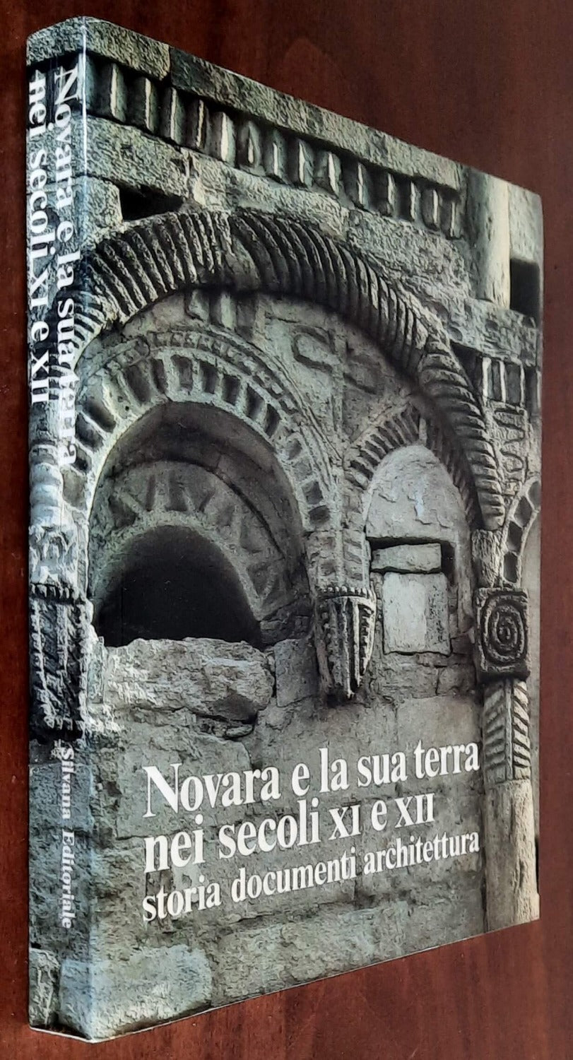 Novara e la sua terra nei secoli XI e XII. Storia, documenti, architettura