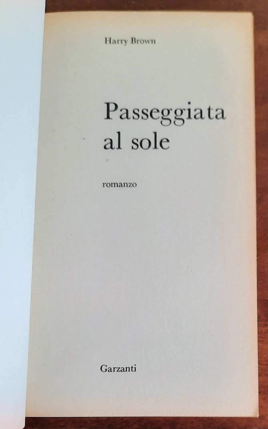 Passeggiata al sole - di Harry Brown