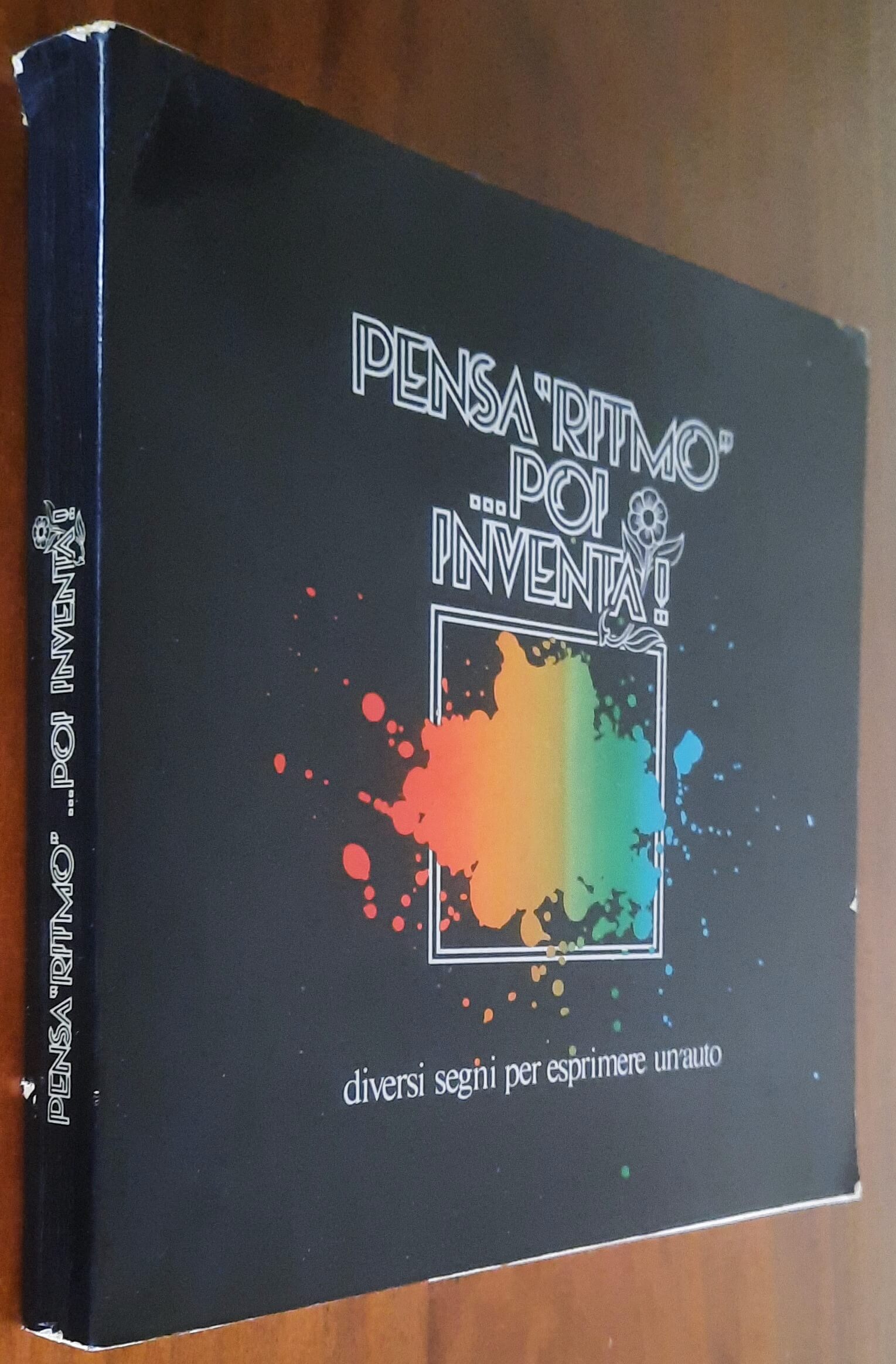 Pensa "Ritmo"... poi inventa! Diversi segni per esprimere un'auto