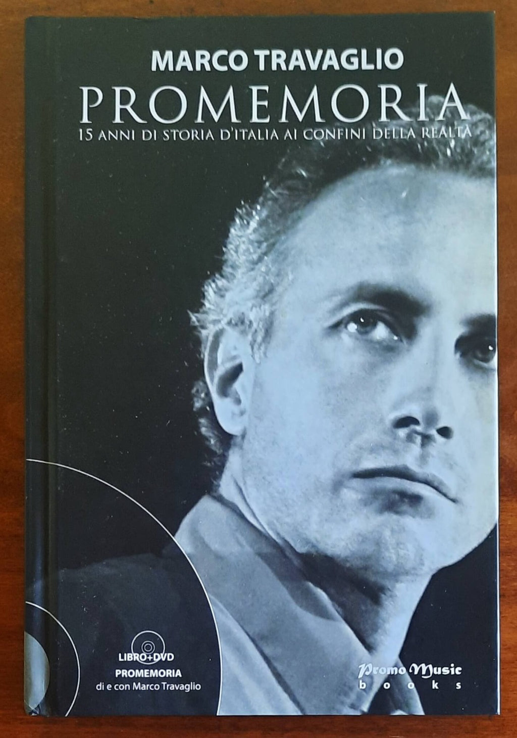 Promemoria. 15 anni di storia d’Italia ai confini della realtà. Con DVD
