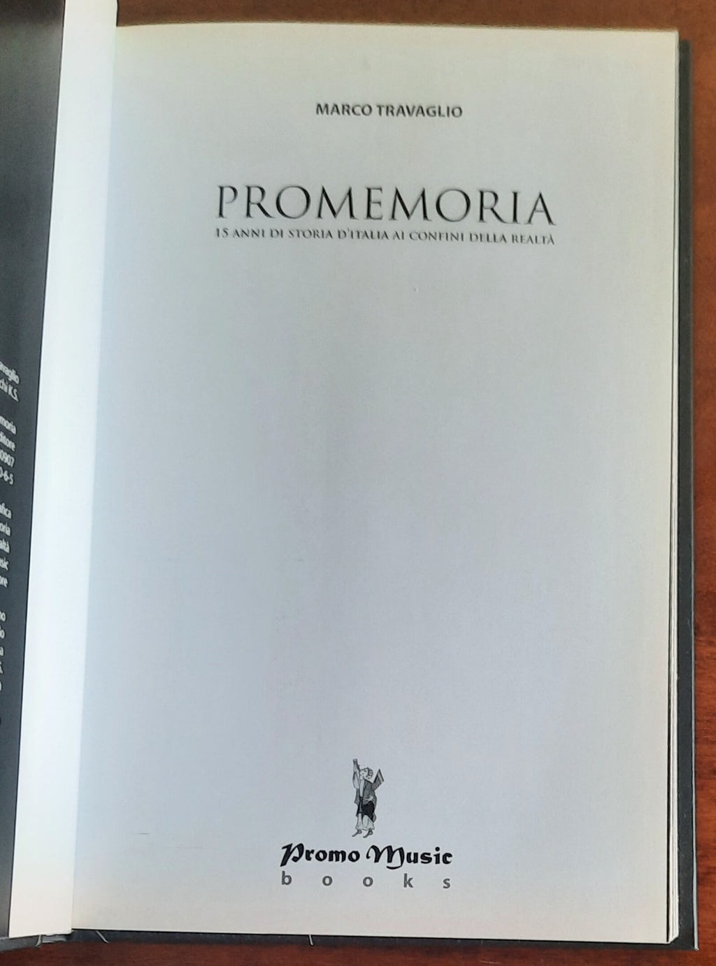 Promemoria. 15 anni di storia d’Italia ai confini della realtà. Con DVD