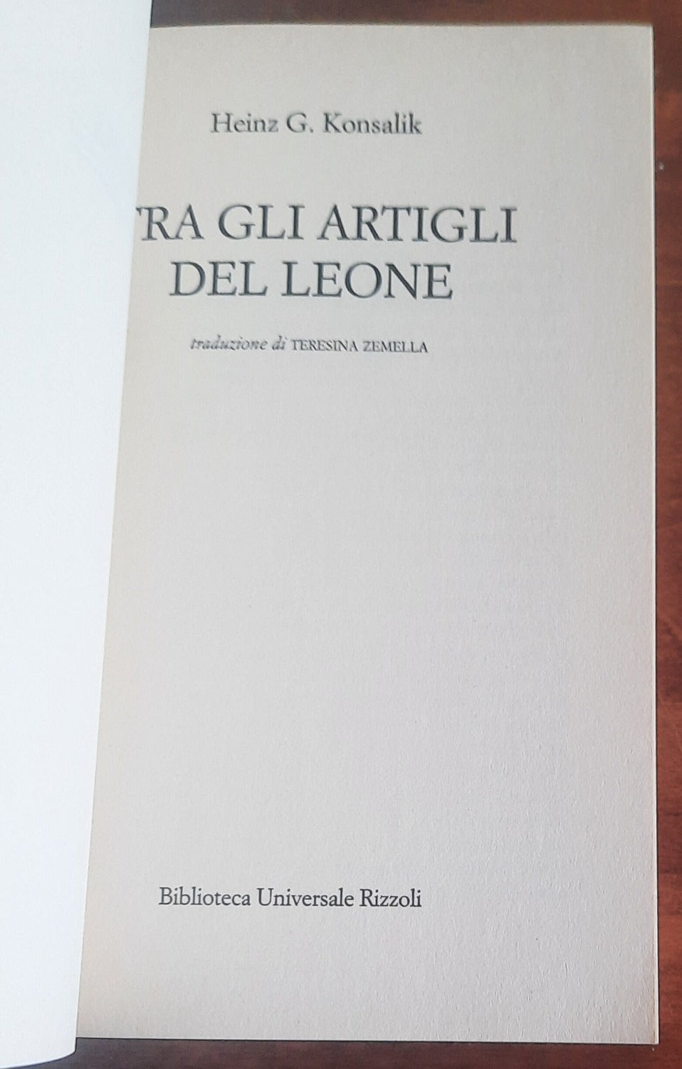 Tra gli artigli del leone - di Heinz G. Konsalik