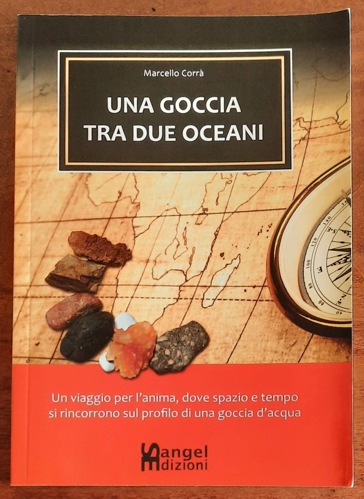 Una goccia tra due oceani. Un viaggio per l’anima, dove spazio e tempo si rincorrono sul profilo di una goccia d’acqua