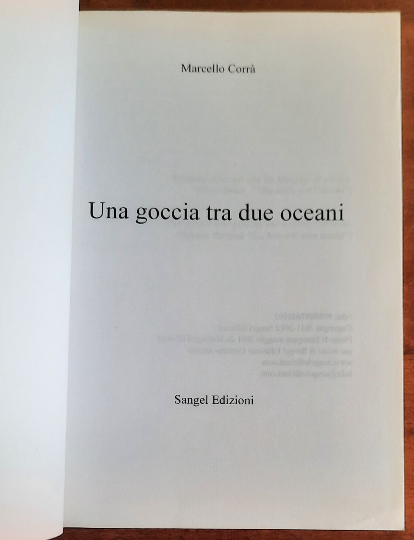 Una goccia tra due oceani. Un viaggio per l’anima, dove spazio e tempo si rincorrono sul profilo di una goccia d’acqua