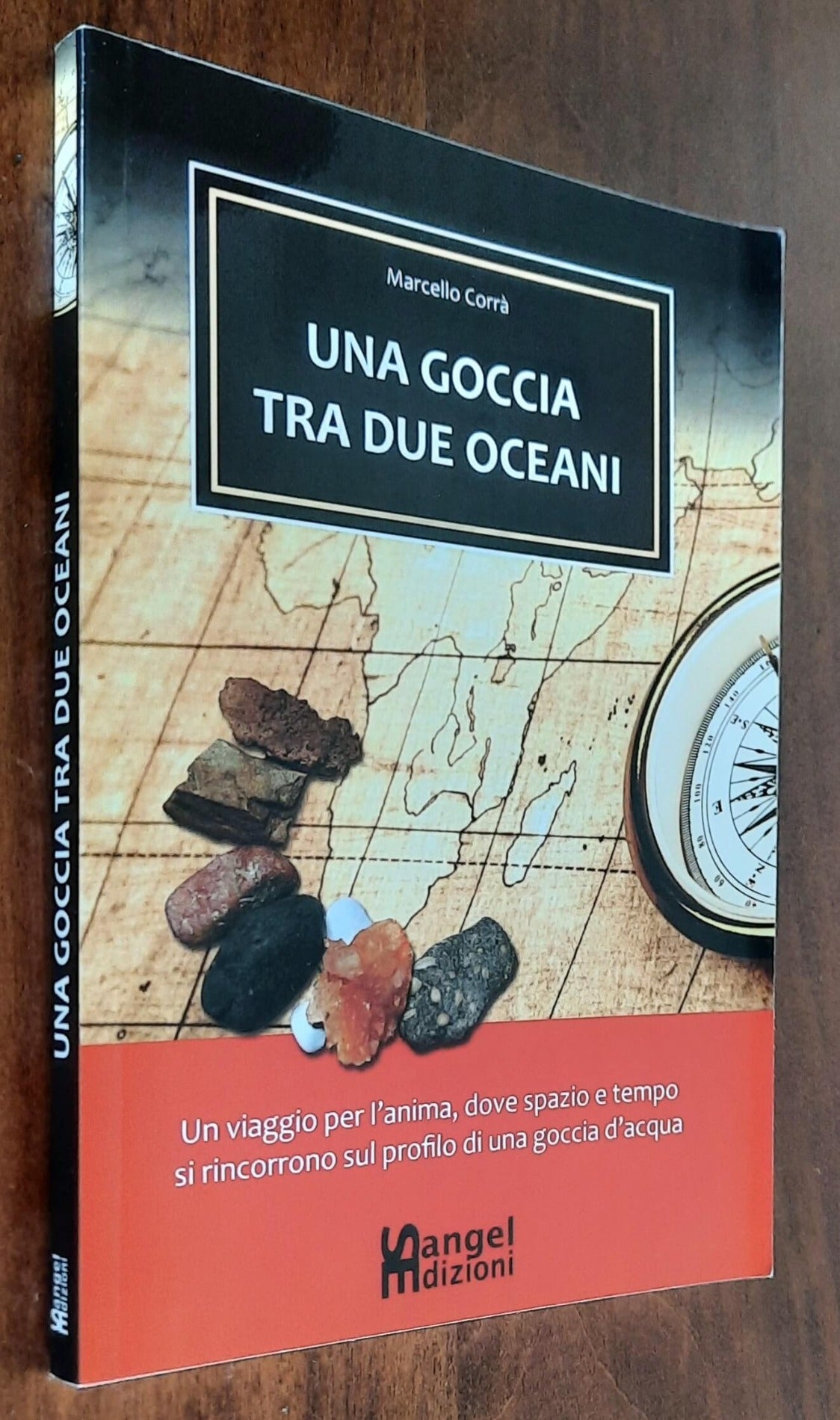 Una goccia tra due oceani. Un viaggio per l’anima, dove spazio e tempo si rincorrono sul profilo di una goccia d’acqua