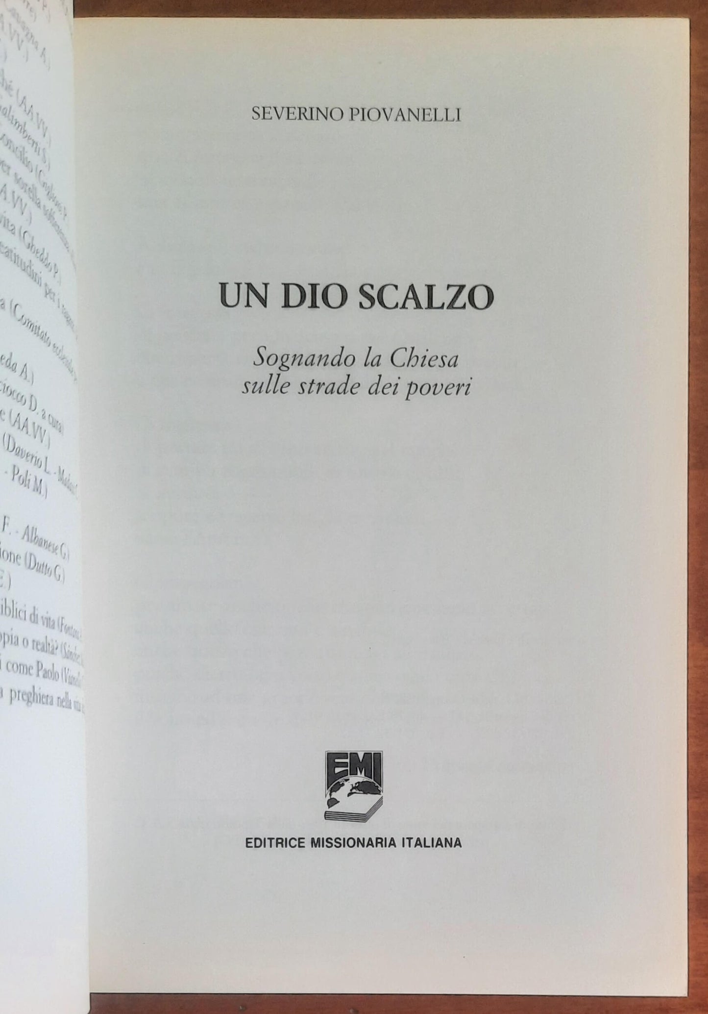 Un Dio scalzo. Sognando la Chiesa sulle strade dei poveri