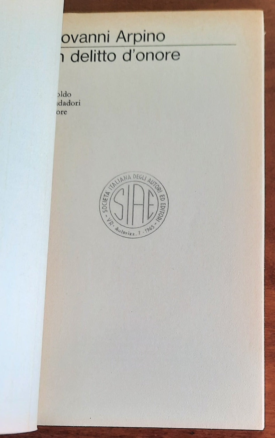 Un delitto d’onore - Oscar Mondadori