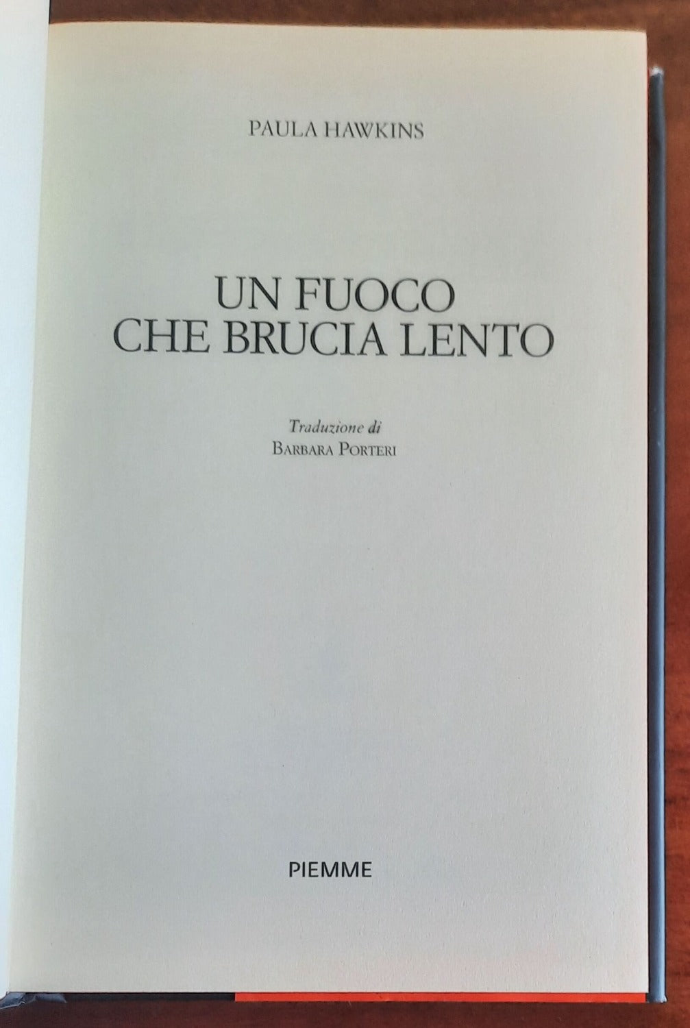 Un fuoco che brucia lento - di Paula Hawkins