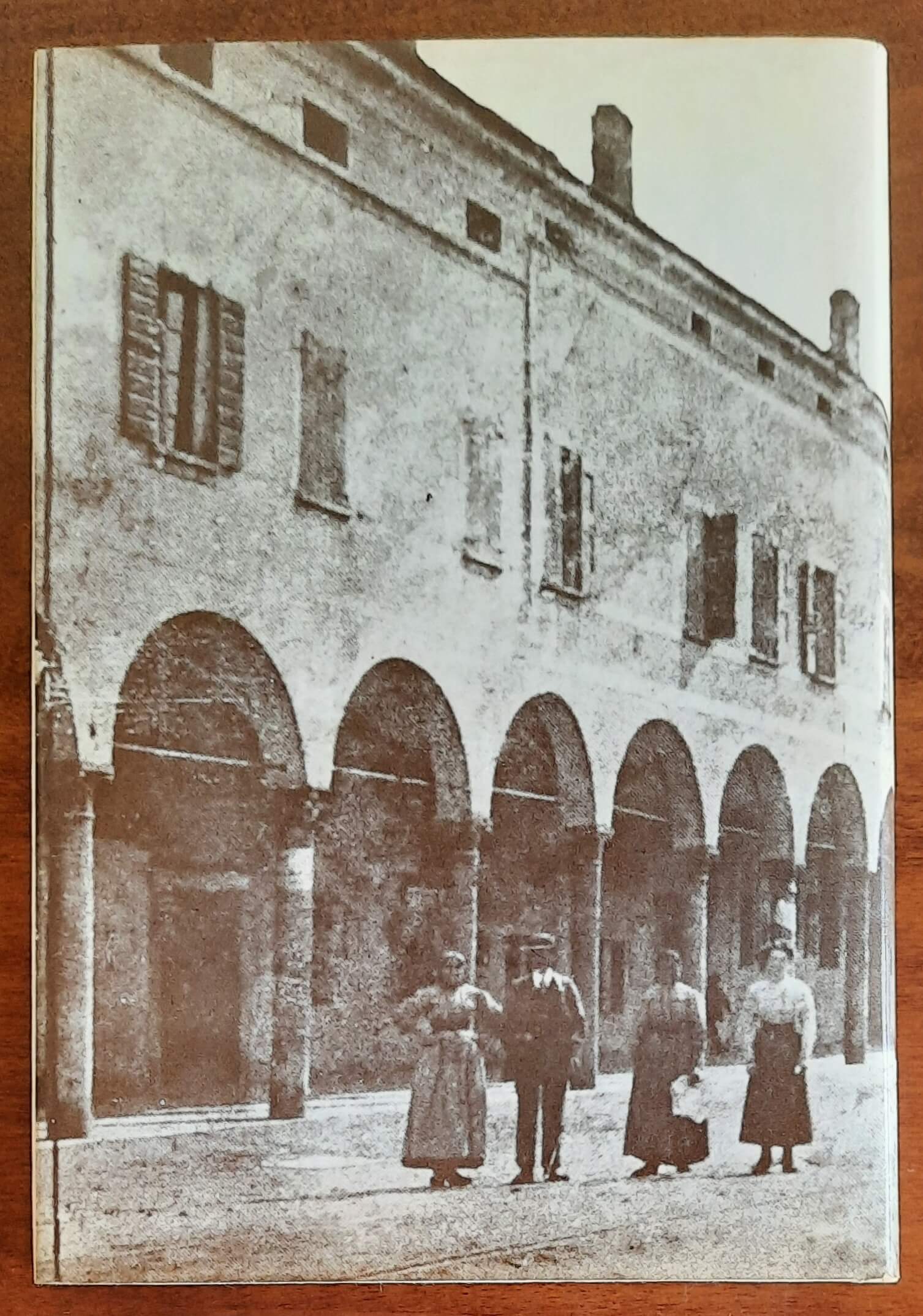 Un matrimonio mantovano - di Giovanni Nuvoletti - Neri Pozza Editore