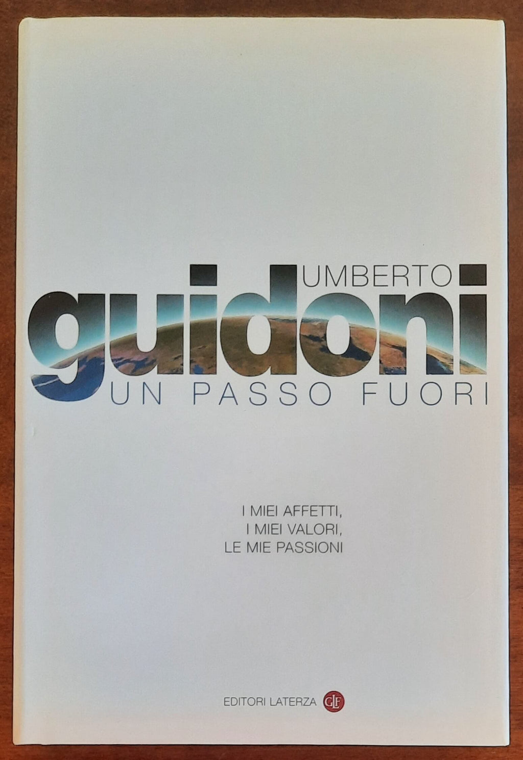 Un passo fuori. I miei affetti, i miei valori, le mie passioni - di Umberto Guidoni