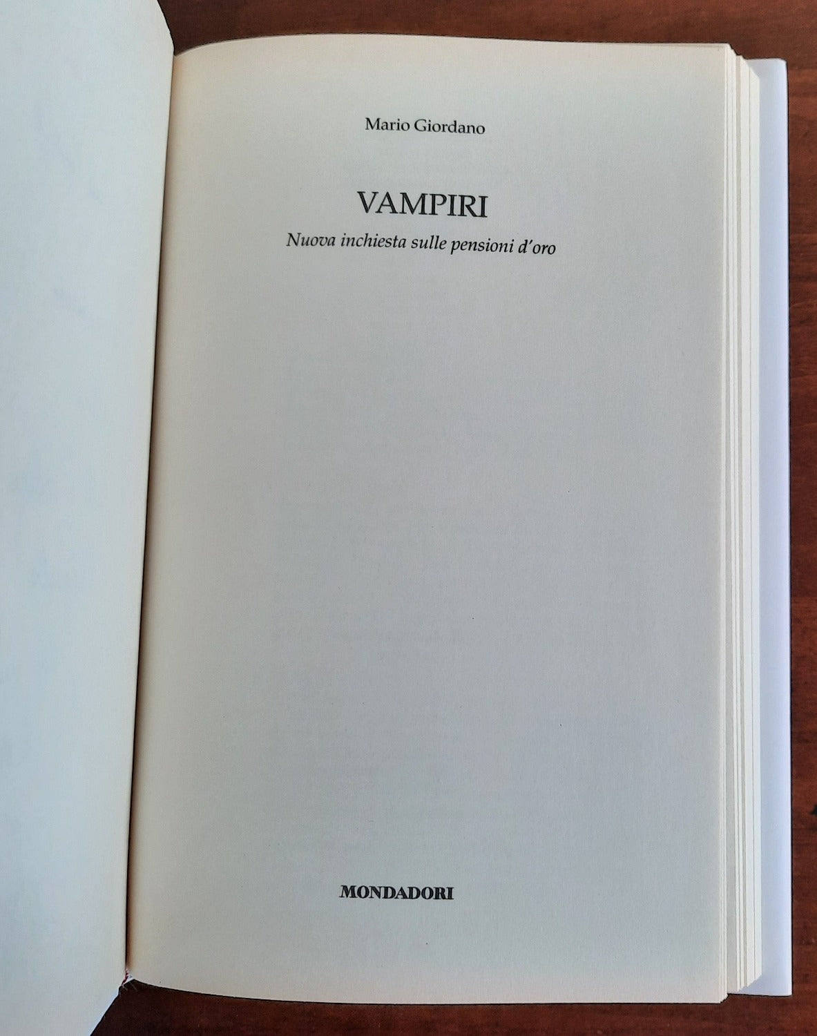 Vampiri. Nuova inchiesta sulle pensioni d'oro - Mario Giordano - 2017