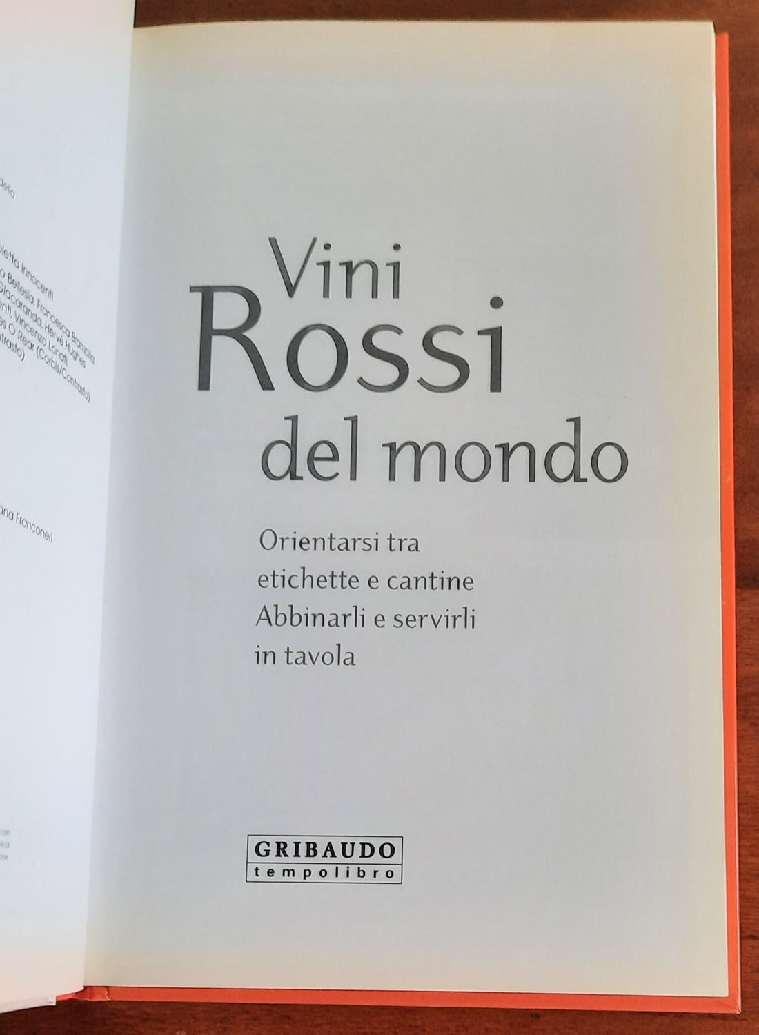 Vini rossi del mondo. Orientarsi tra etichette e cantine, abbinarli e servirli in tavola