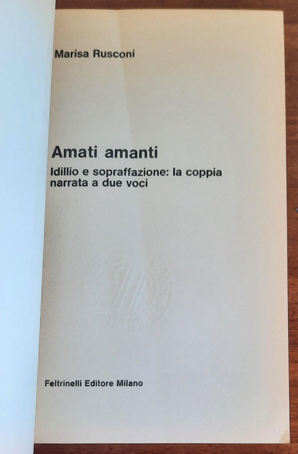 Amati amanti. Idillio e sopraffazione: la coppia narrata a due voci - Feltrinelli - Libreria Biellese