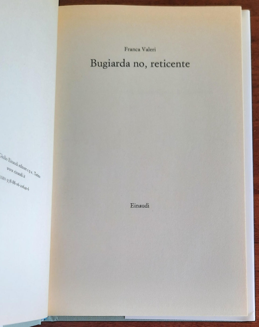 Bugiarda no, reticente - Einaudi - 2013 - Libreria Biellese