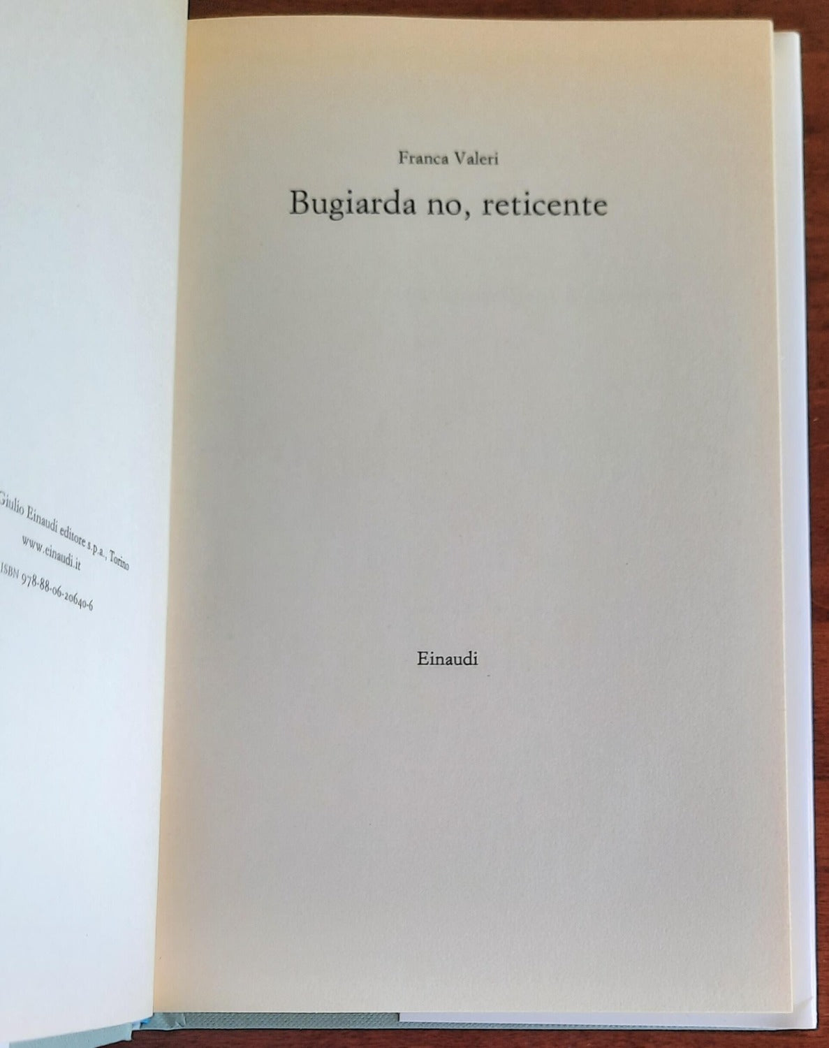 Bugiarda no, reticente - Einaudi - 2013 - Libreria Biellese