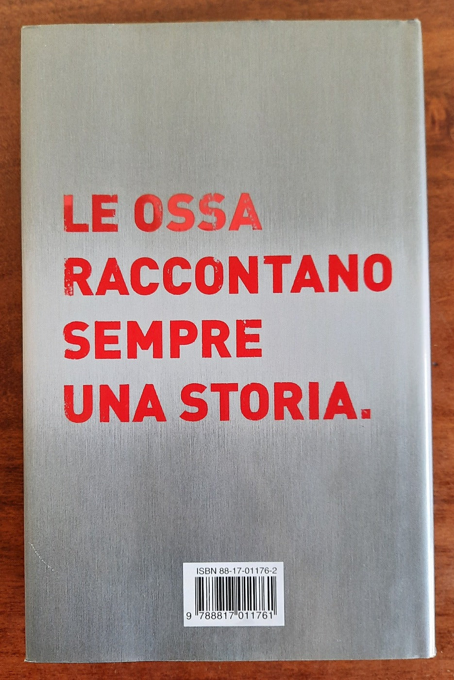 Carne e ossa - Rizzoli - Libreria Biellese