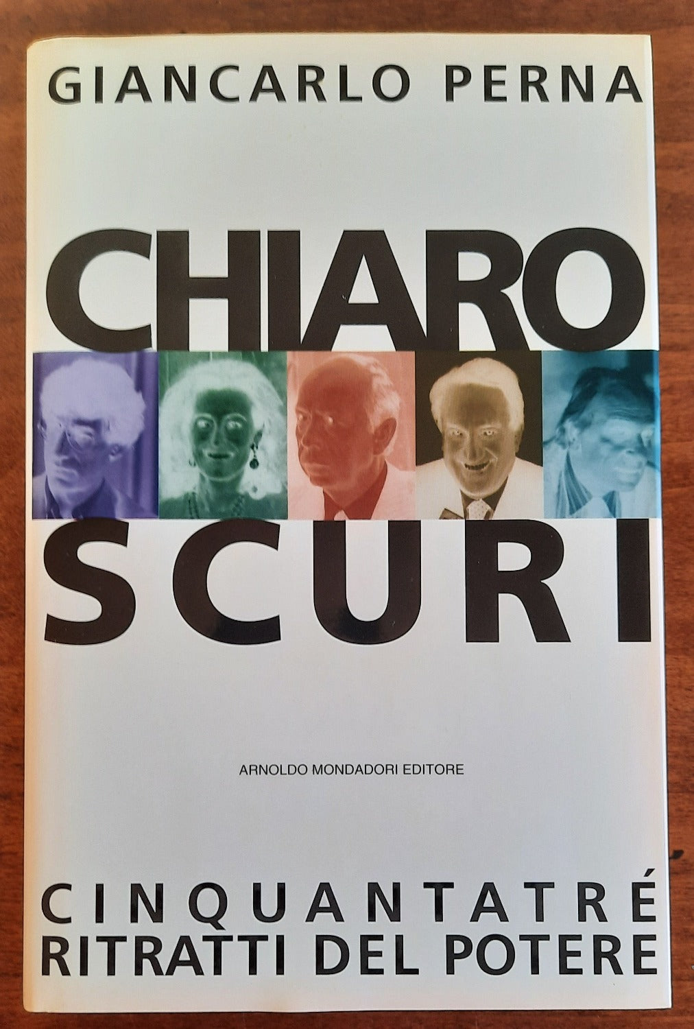 Chiaroscuri. Cinquantatré ritratti del potere - Libreria Biellese